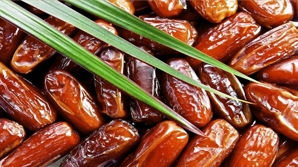 Why Dates Are a Powerhouse Nutritious Fruit: A Sweet Superfood for Your Diet