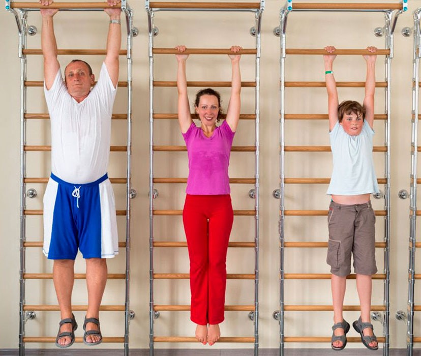 The Benefits of Hanging on a Bar Before Bed: A Simple Yet Effective Exercise for Your Spine and Health